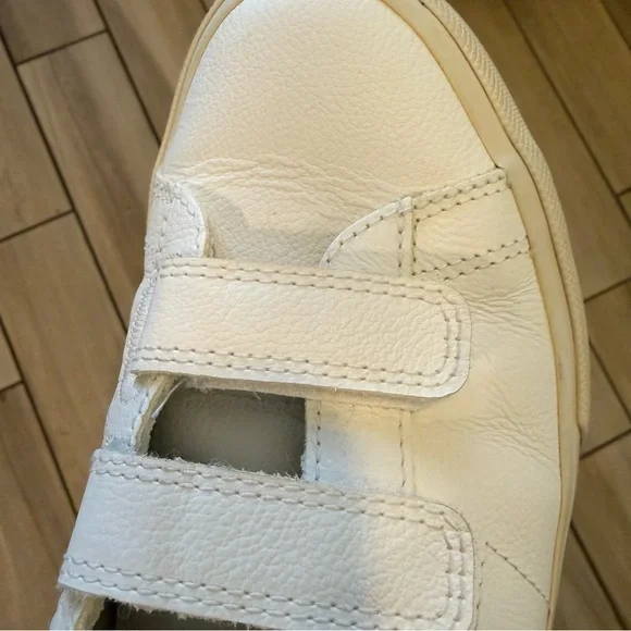 Veja RECIFE LEATHER Sneakers - Picture 10 of 12